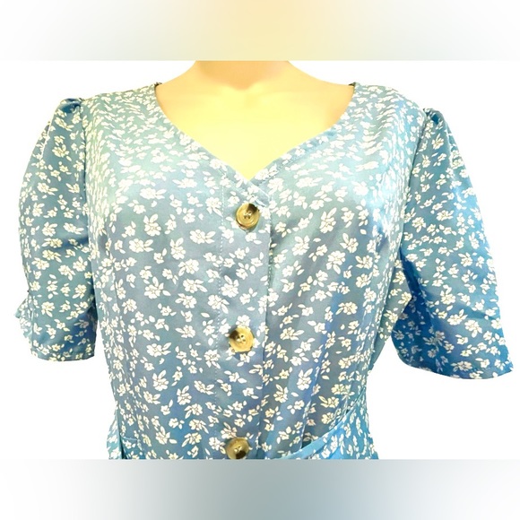 New Light Blue Summer Dress with White Flowers Puffy Sleeves Button Down Size M - Picture 2 of 9